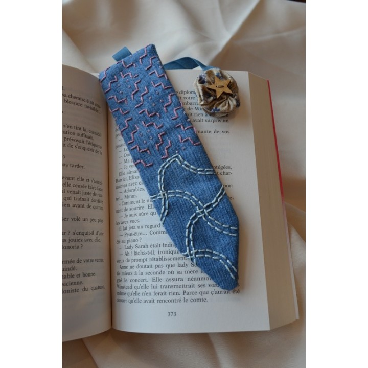 Marque-page sashiko en jean recyclé brodé - Pièce unique