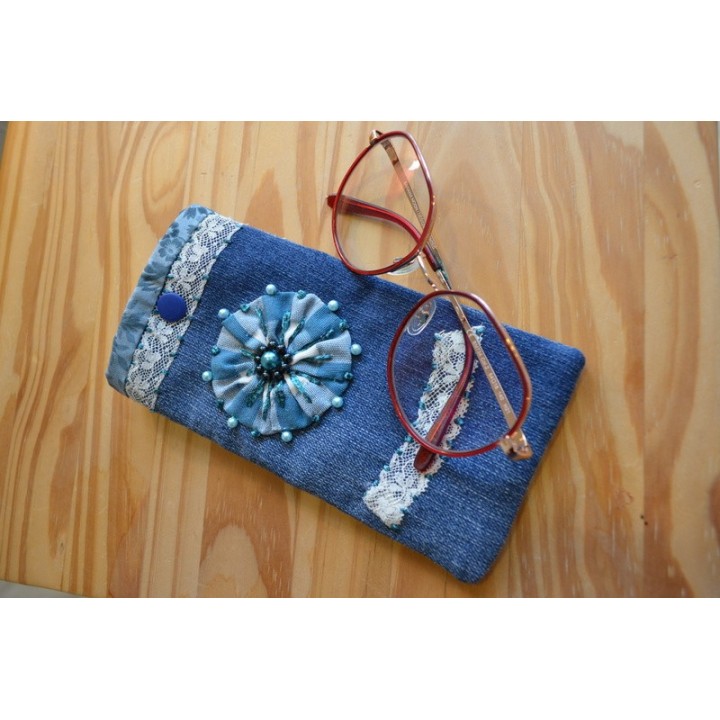 Pochette à lunettes en jean recyclé – Pièce unique