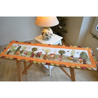 🌸 Chemin de table / Tableau mural Sun Bonnet – Scène narrative en patchwork