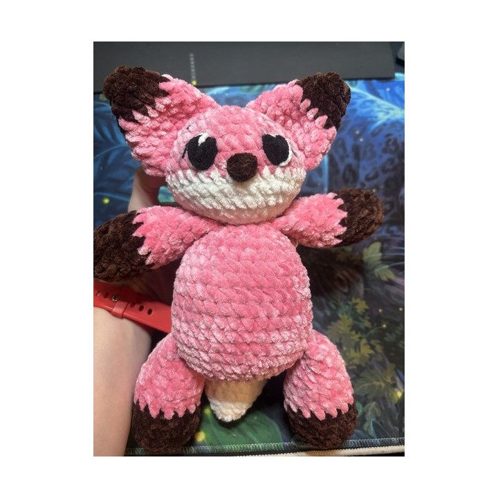 🧶 Peluche décorative Renard Rose – Amigurumi en laine chenille